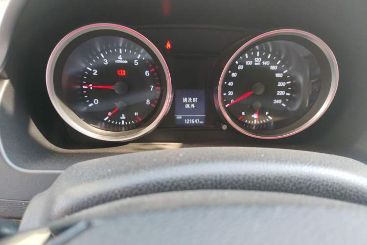 Used Haval H6 2015 Sport Edition 1.5T Manual Two-Wheel Drive Elite Model Odometer Close Up