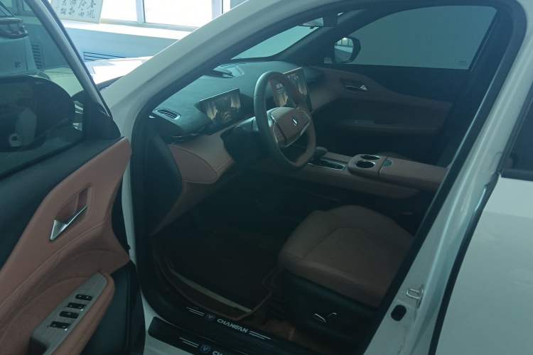 Used CHANGAN UNI-Z New Energy 2024 Blue Whale Smart Electric iDD 125km Beyond Edition Driver Seat