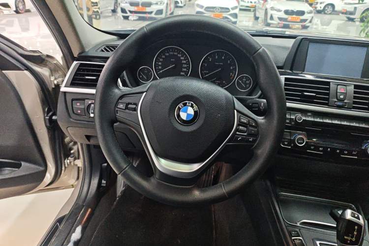 Used BMW 3 Series 2016 320Li Ambition Model
