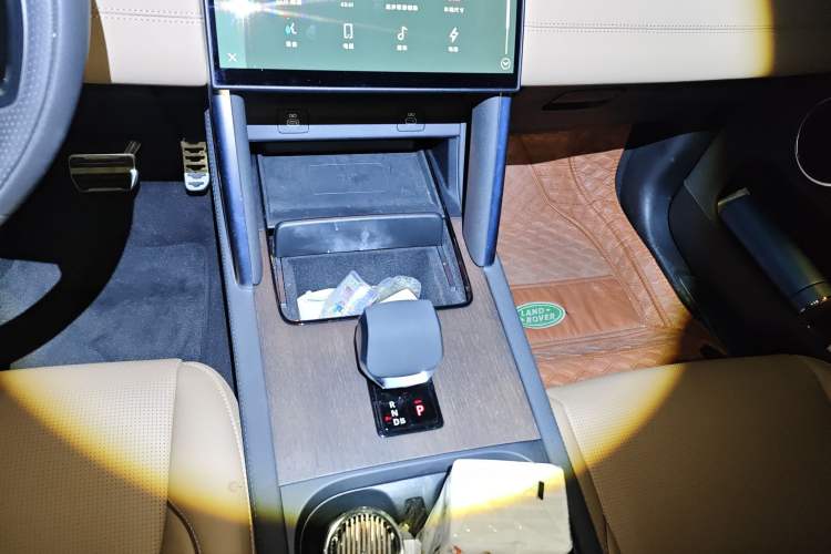 Used Land Rover Discovery Sport New Energy 2024 1.5T P300e Plug-in Hybrid Electric Version
