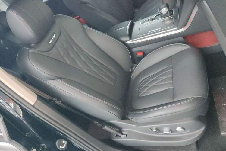 Used Hongqi HS7 PHEV 2024 2.0T PHEV Four-Wheel Drive Flagship Edition 6 Seats