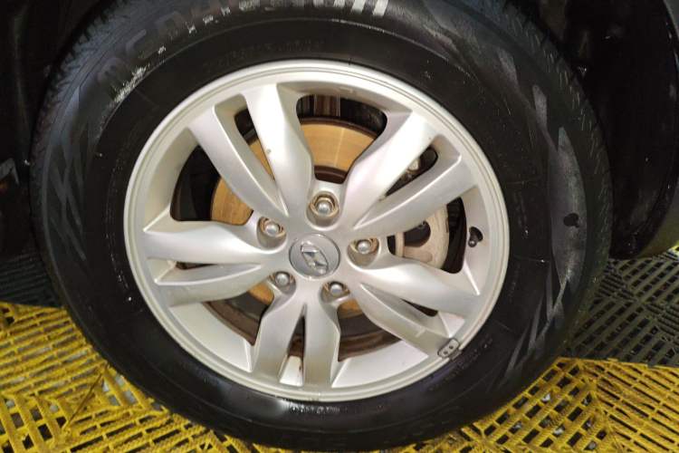 Used Hyundai Tucson 2009 2.0L Manual Two-Wheel Drive Fashion Edition