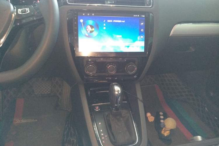 Used Volkswagen Sagitar 2018 280TSI DSG Comfort Model Gear Lever