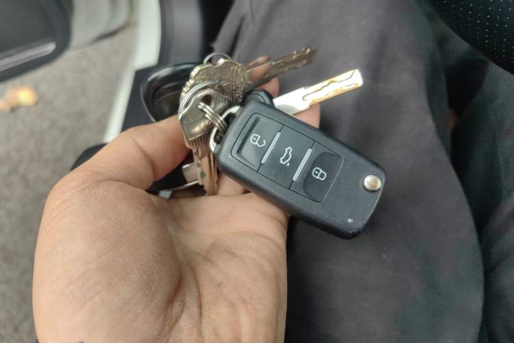 Used Volkswagen Sagitar 2015 230TSI Automatic Luxury Model Vehicle Key