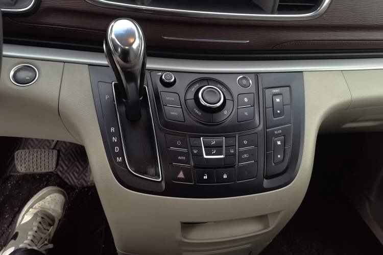 Used Buick GL8 2018 28T Comfort Model China VI Standard