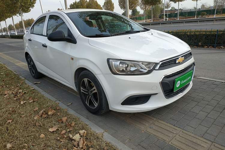 Used Chevrolet Aveo Sonic 2014 Sedan 1.4 SL MT Comfort Edition