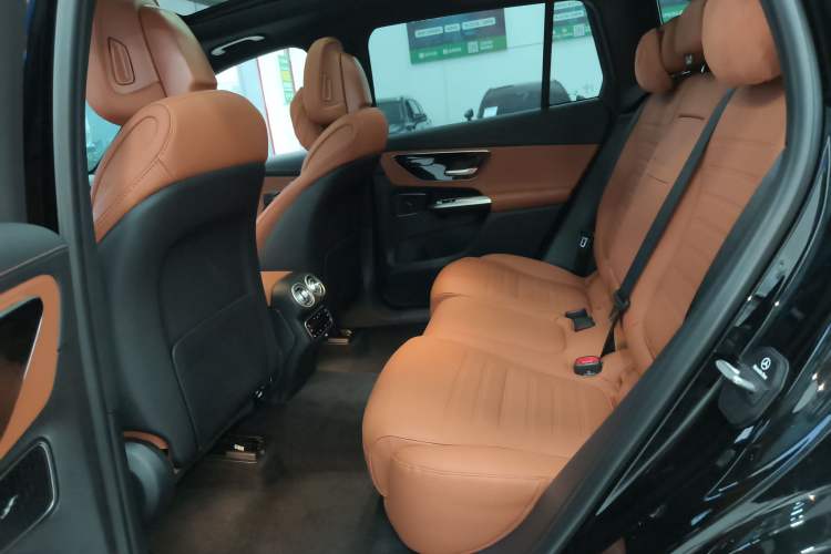 Used Mercedes-Benz GLC 2025 Refreshed GLC 300 L 4MATIC Dynamic Version 5 Seats
