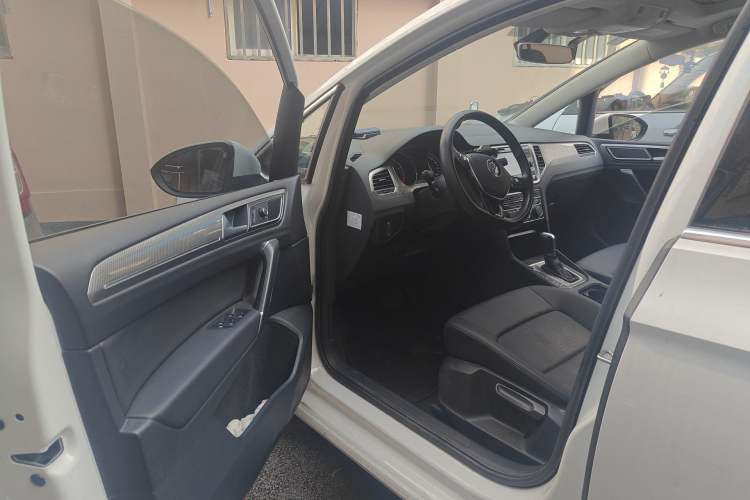 Used Volkswagen Golf Sportsvan 2019 280TSI Automatic Trendy Model China VI Standard Driver Seat