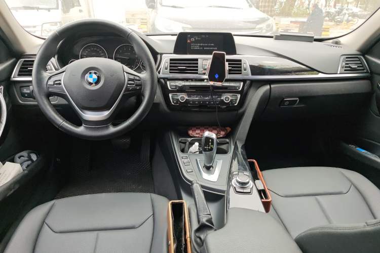 Used BMW 3 Series 2016 320Li Fashion Model Center Console