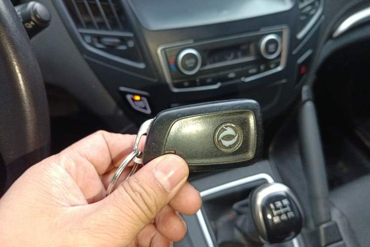 Used Dongfeng Aeolus AX7 2015 2.0L Manual Zhiyi Trim
