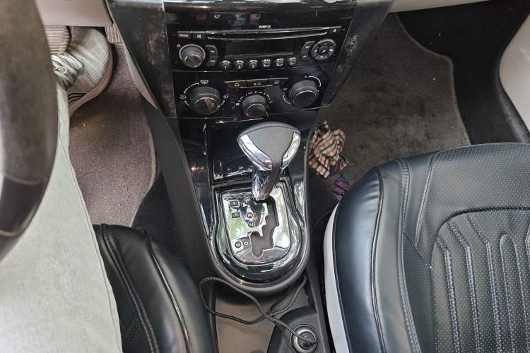 Used Citroen C-Quatre 2014 VTS Version 1.6L Automatic Prestige Model Gear Lever