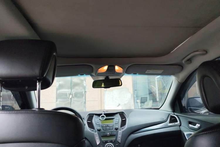 Used Hyundai Santa Fe 2013 2.4L Automatic Two-Wheel Drive Smart Version Headliner