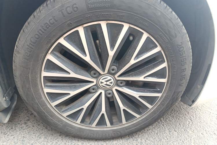 Used Volkswagen Sagitar 2019 280TSI DSG Comfort Version China VI Standard Right Front Wheel Hub