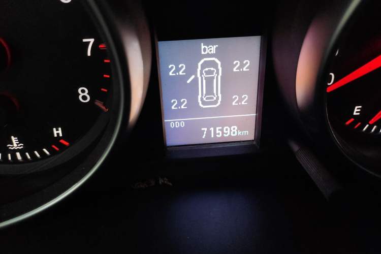 Used Haval H6 2016 Upgraded Model 1.5T Manual Two-Wheel Drive Elite Version Odometer Close Up