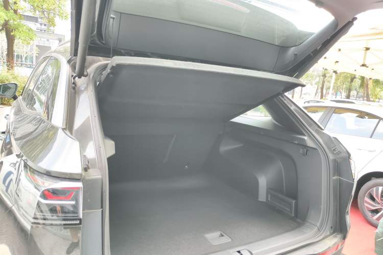 Used Volkswagen Tavendor 2023 380TSI Four-Wheel Drive R-Line Cruise Edition Trunk