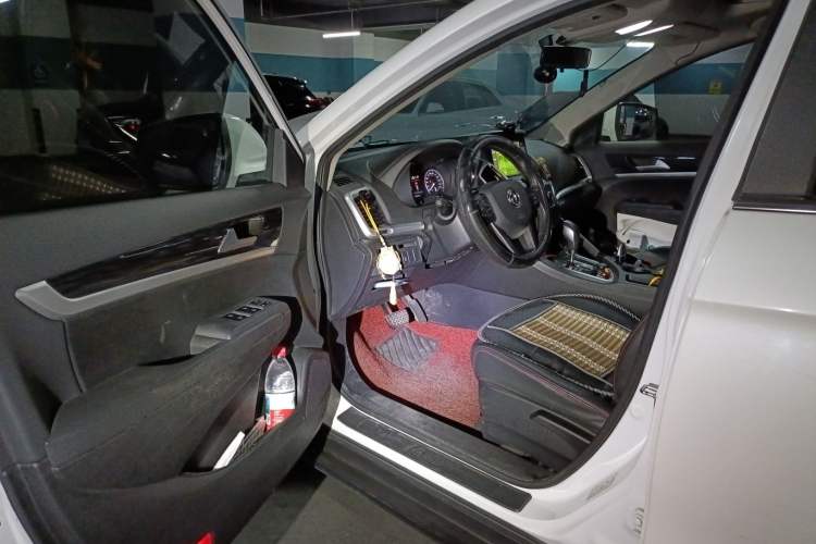 Used Dongfeng Aeolus AX7 2016 2.0L Automatic Zhiyi Trim
