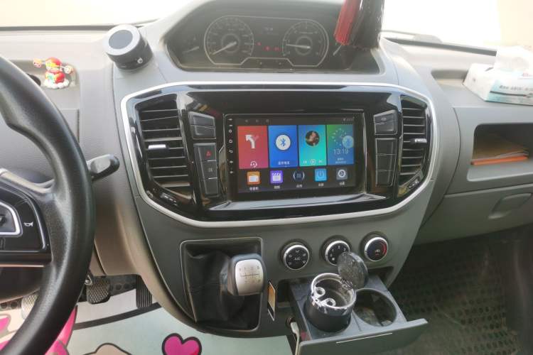 Used SAIC MAXUS Xintu V80 2021 2.0T Manual Classic Aoyuntong Short Wheelbase Mid-Roof 5/6-Seater Audio And AC Panel