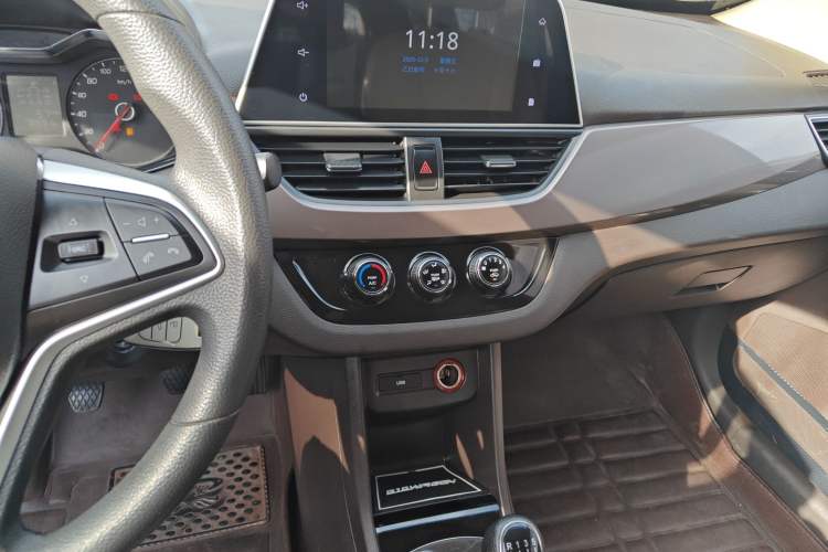 Used Baojun 310W 2017 1.5L Manual Fashion Model China V