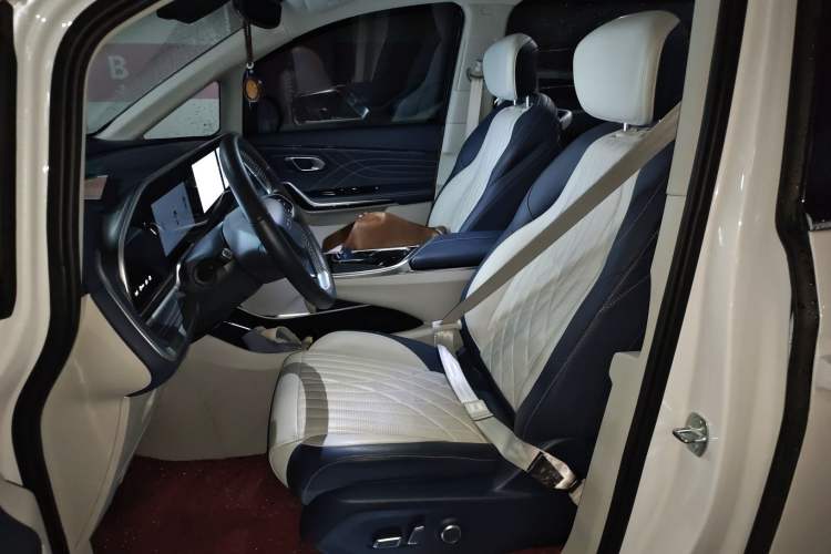 Used SAIC MAXUS G90 2024 2.0T Xinghan Seven-Seater Version