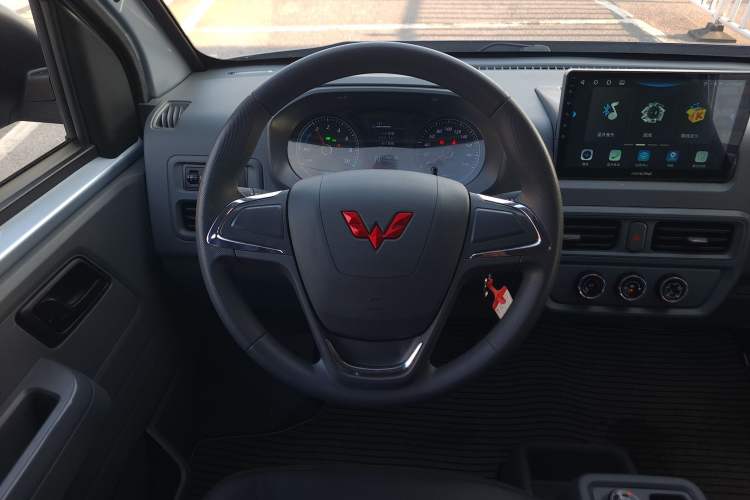 Used Wuling Yangguang 2025 Model 400km Bus Edition—Comfort Edition
