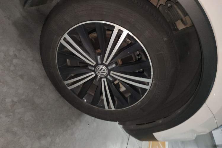 Used Volkswagen Tiguan L 2019 Updated Version 330TSI Automatic Two-Wheel Drive Panoramic Comfort Edition China VI Standard
