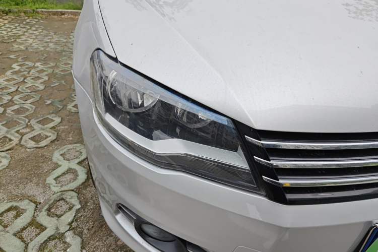 Used Volkswagen Bora 2014 1.6L Automatic Comfort Model Right Front Headlight