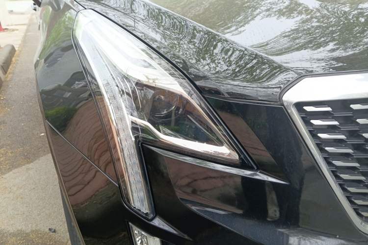 Used Cadillac XT5 2021 28T Luxury Model Right Front Headlight