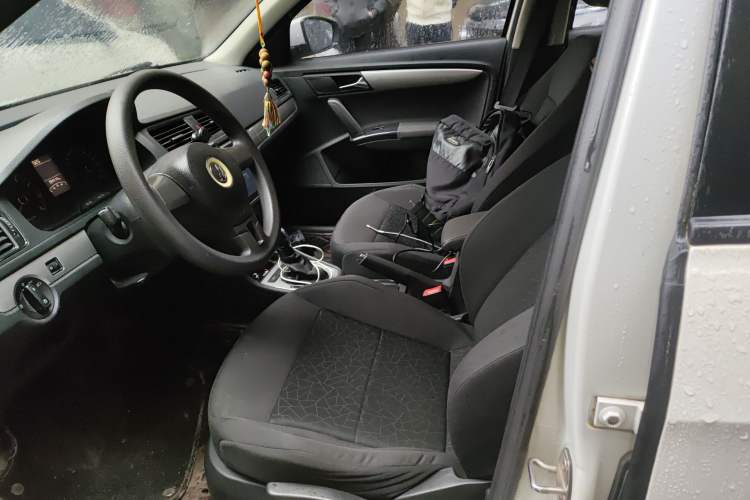 Used Volkswagen Lavida 2013 Revised Classic 1.6L Automatic Fashion Edition
