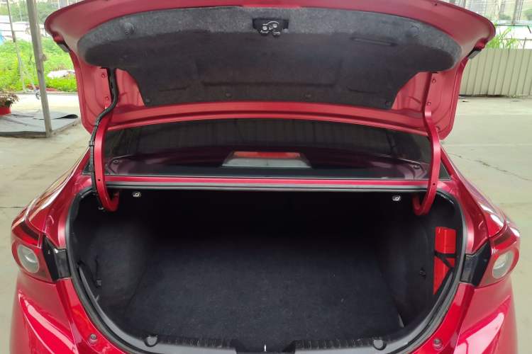 Used Mazda 3 Axela 2017 Sedan 2.0L Automatic Flagship Model China V Standard Trunk