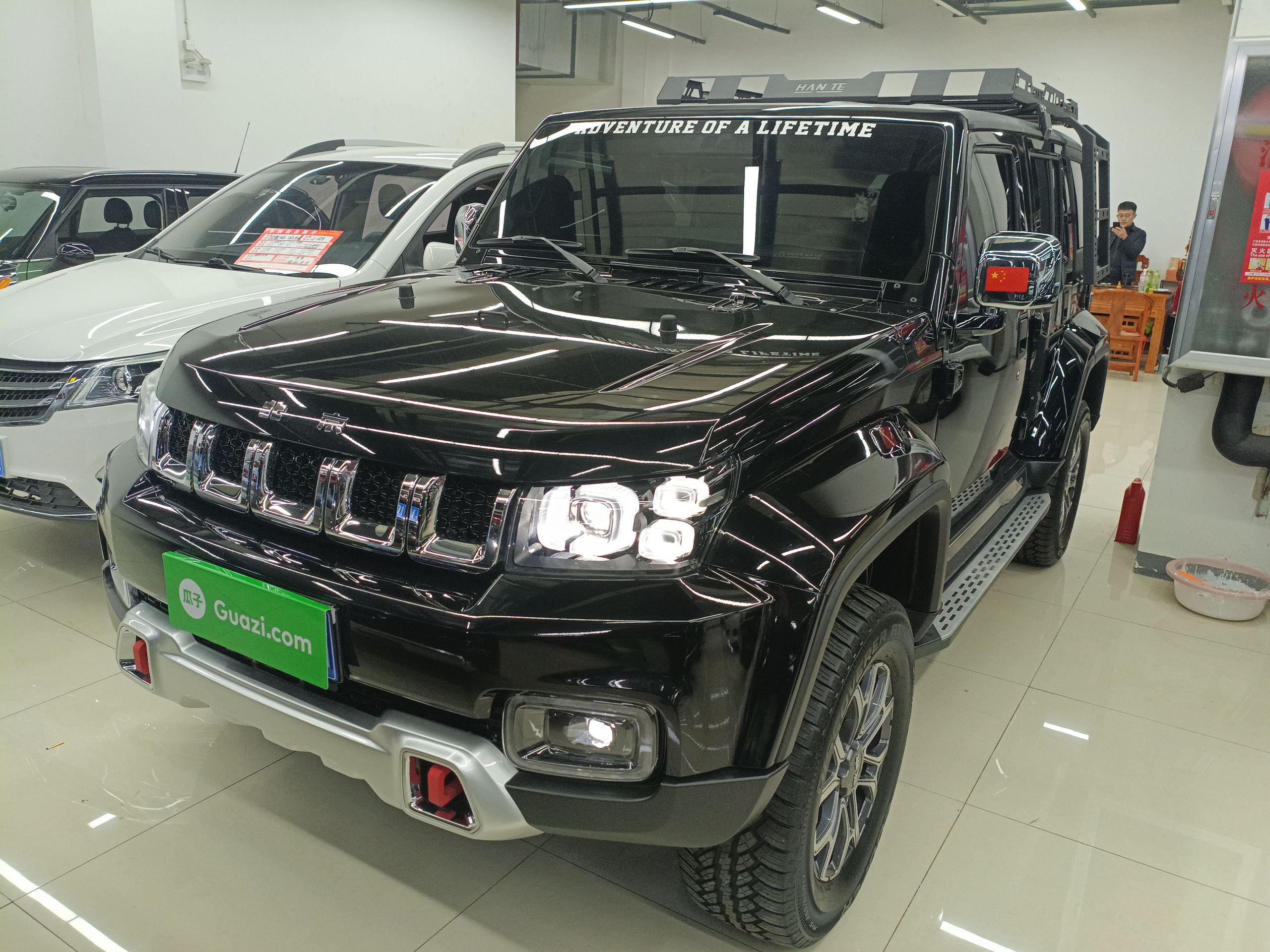 Под передней частью автомобиля