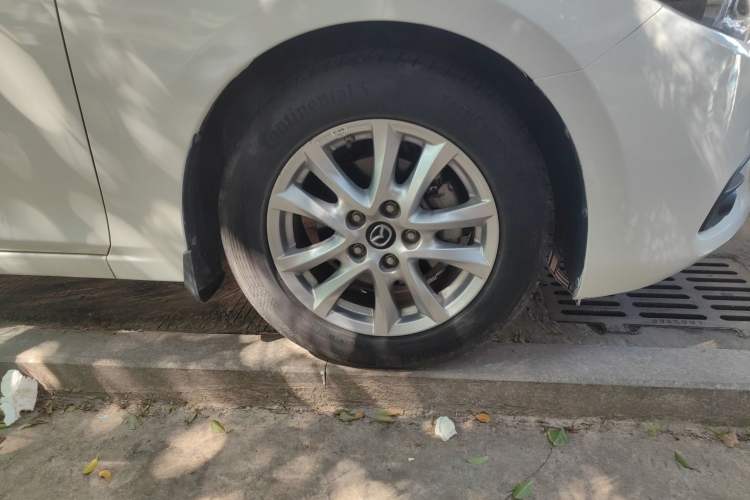 Used Mazda 3 Axela 2017 Sedan 1.5L Automatic Luxury Model Emission Standard China V Right Front Wheel Hub