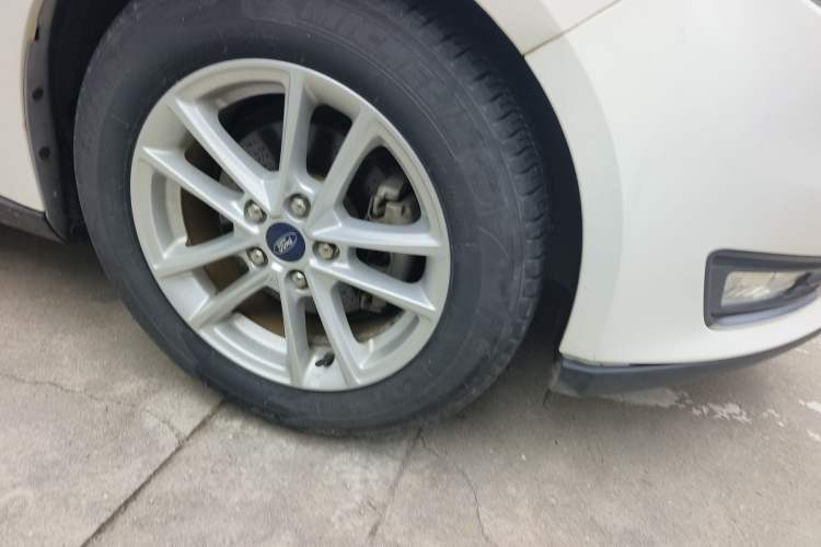 Used Ford Focus 2017 Hatchback 1.6L Automatic Fashion Edition Smart Drive Version
