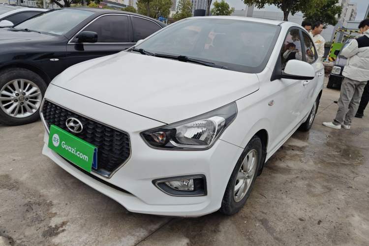 Used Hyundai Verna (older generation) 2017 1.4L Manual Colorful Skyroof Version China V Standard