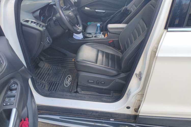 Used Ford Kuga 2018 EcoBoost 180 Two-Wheel-Drive Luxury Wing Edition Left Front Seat