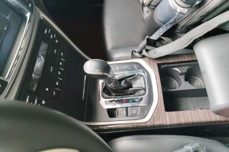 Used CHANGAN Raeton 2014 1.8T Automatic Prestige Anniversary Edition China V Standard Gear Lever