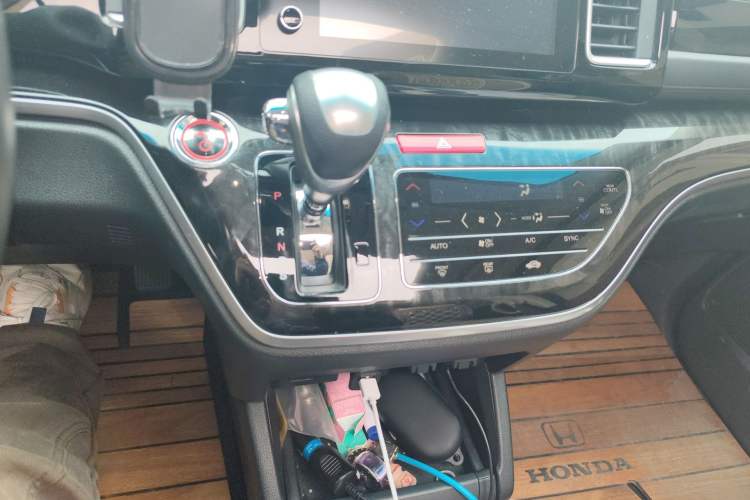 Used Honda Elysion 2019 2.0L Hybrid Comfort Edition Gear Lever