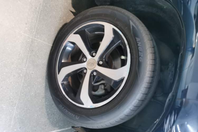 Used BYD S7 2015 2.0T Upgraded Automatic Flagship Version Right Front Wheel Hub