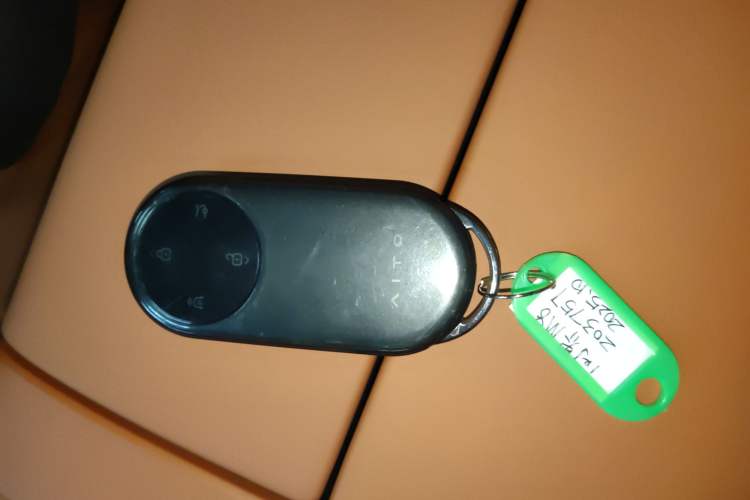 Used Hima AITO M8 2025 Extended-Range Max+ Version 53.4 kWh 5-Seater Edition Vehicle Key