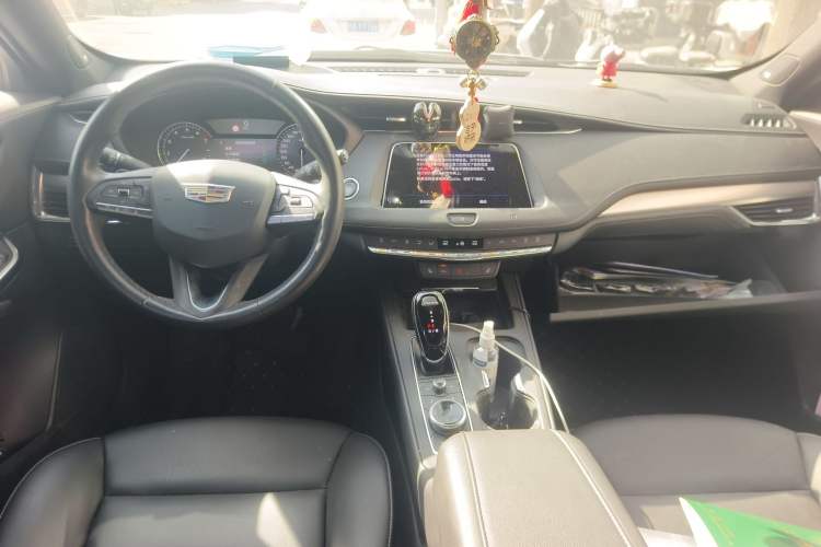 Used Cadillac XT4 2020 28T Two-Wheel-Drive Leading Version
