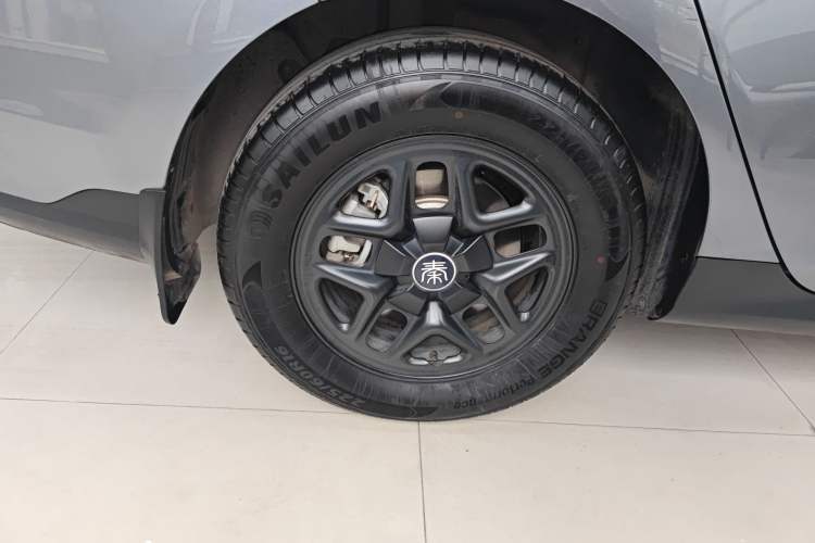 Used BYD Qin PLUS 2025 DM-i Smart Drive 55KM Leading Model Right Rear Wheel Hub