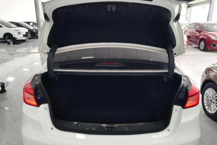 Used Zotye Z500 2016 1.5T Manual Luxury Edition Trunk