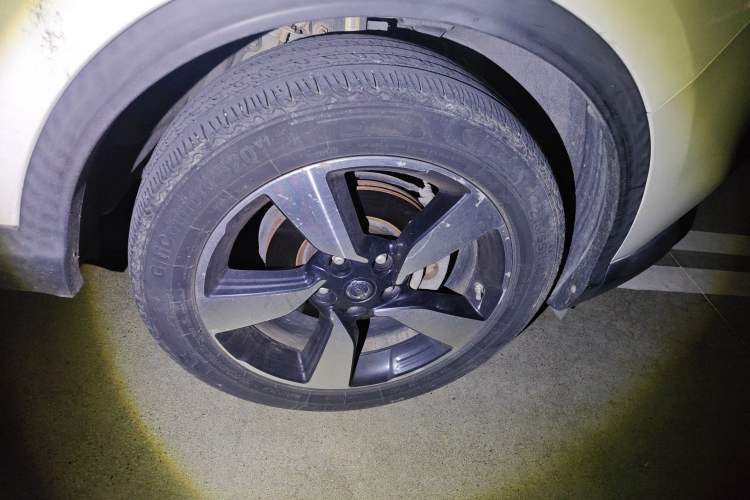 Used Nissan Qashqai 2016 2.0L CVT Luxury Edition Right Front Wheel Hub