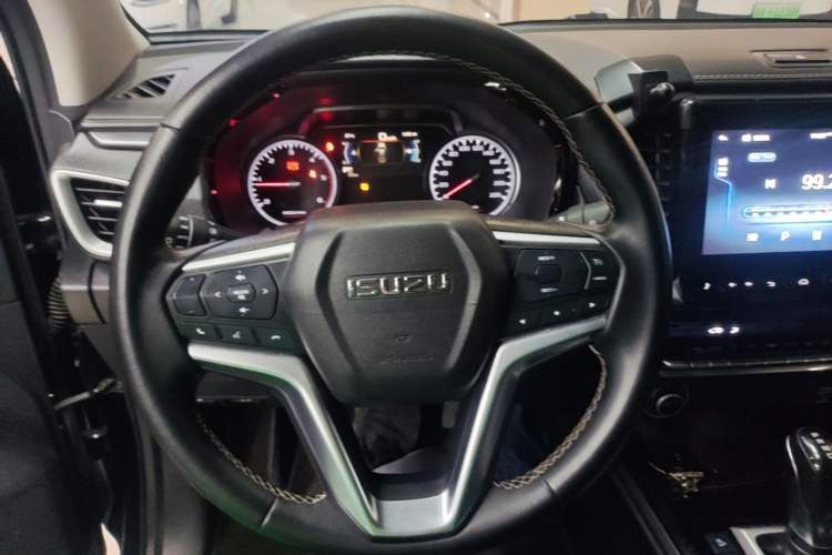 Used Isuzu D-MAX 2021 1.9T Automatic 4x4 Diesel Global Huan Dong RZ4E
