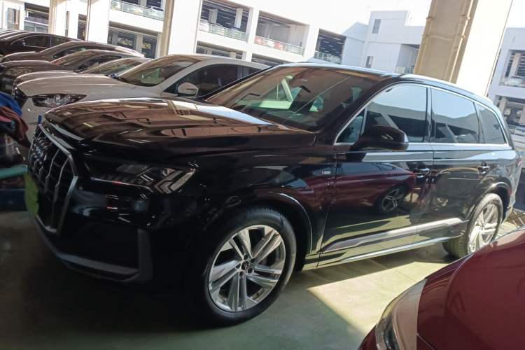 Used Audi Q7 2023 45 TFSI quattro S line Sport model Left Side