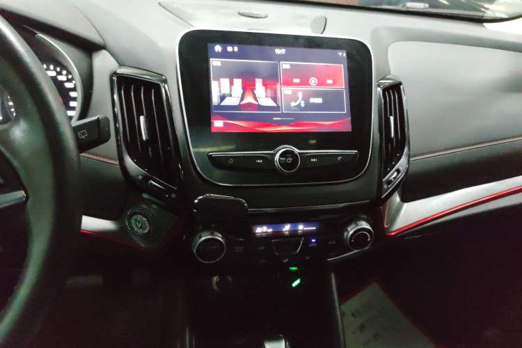 Used CHANGAN CS55 2018 1.5T Automatic Colorful Edition China V Standard Audio And AC Panel