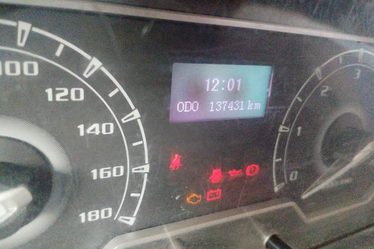 Used SAIC MAXUS Xintu V80 2019 2.5T Classic Version 6-Speed Manual – Aoyuntong Modified Long Wheelbase Mid-Height 7-Seater