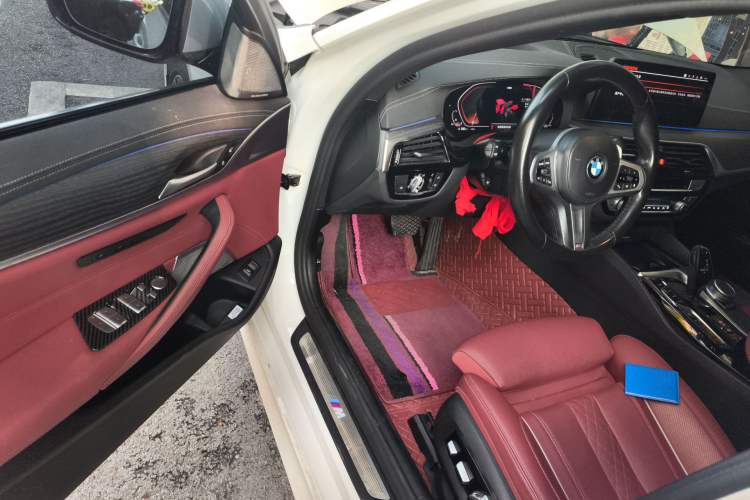 Used BMW 5 Series 2022 530Li Luxury Edition M Sport Package Driver Seat