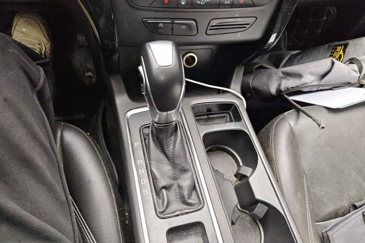 Used Ford Kuga 2018 Facelifted EcoBoost 180 Two-Wheel Drive Luxury Wing Edition Gear Lever