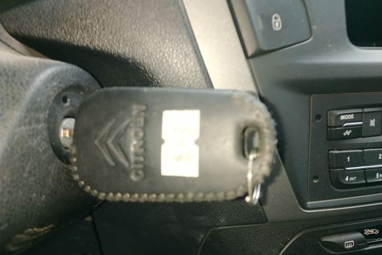 Used Citroen Elysee 2015 Zhishang Edition 1.6L Manual Fashion Model