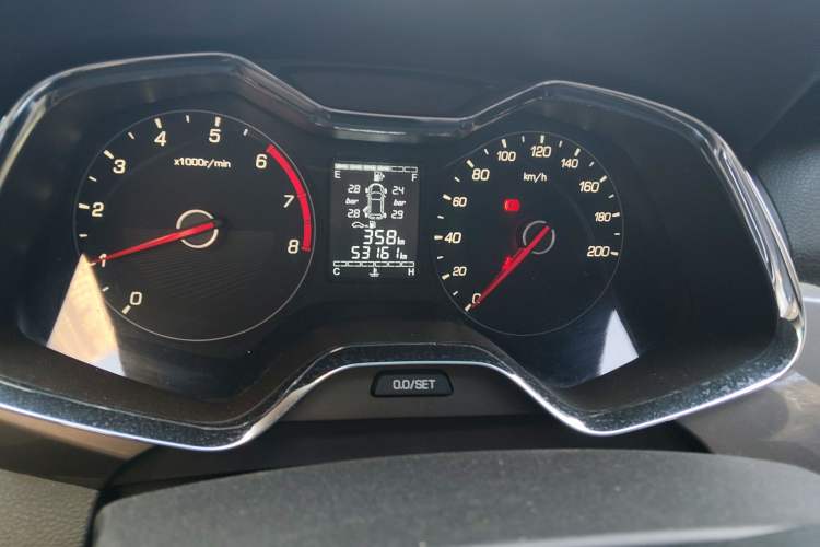 Used Baojun 310W 2017 1.5L Manual Fashion Model China V Odometer Close Up